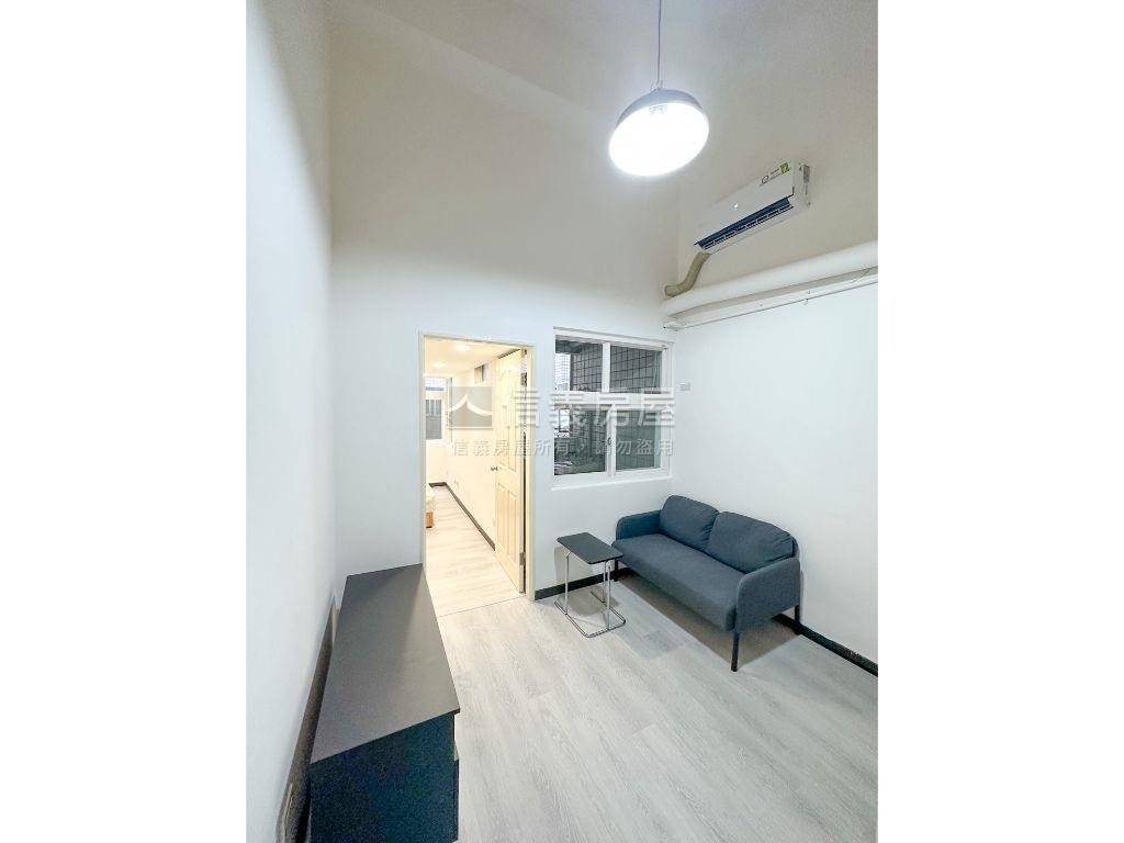 挑高優質摩天大樓房屋室內格局與周邊環境