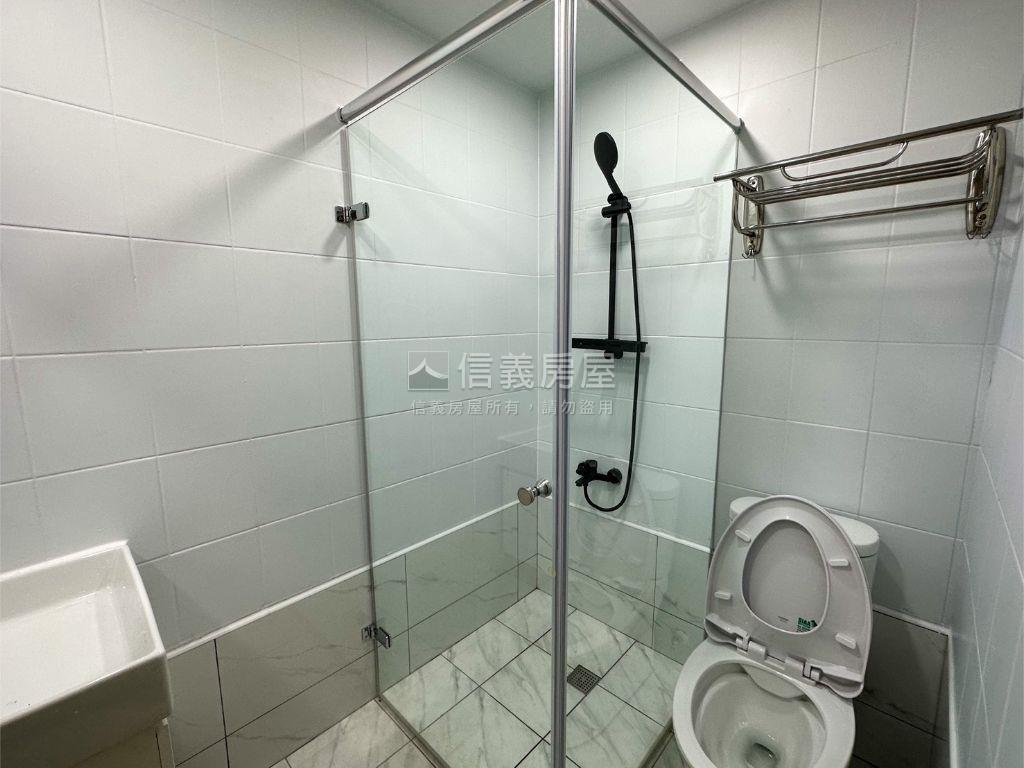 挑高優質摩天大樓房屋室內格局與周邊環境