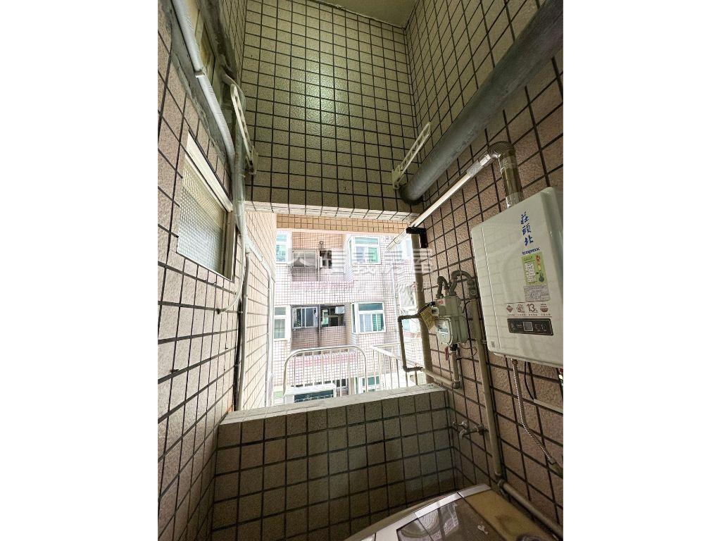 挑高優質摩天大樓房屋室內格局與周邊環境