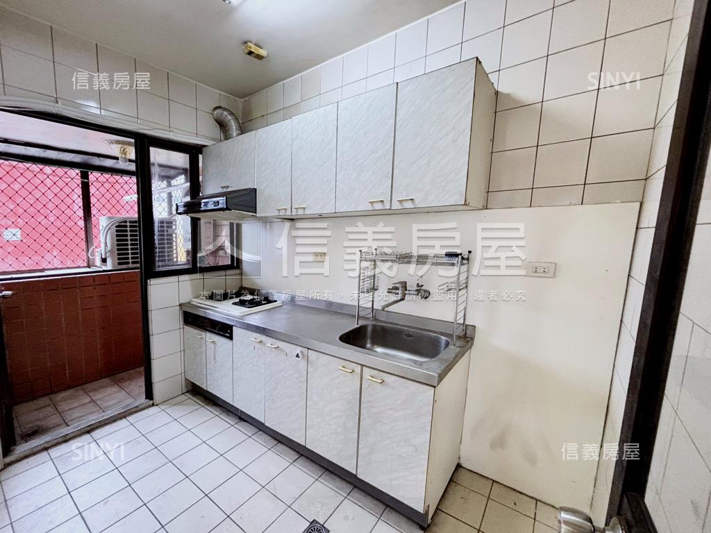 北區邊間次頂樓電梯兩房房屋室內格局與周邊環境