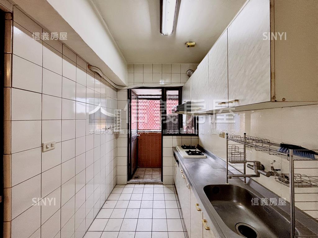 北區邊間次頂樓電梯兩房房屋室內格局與周邊環境