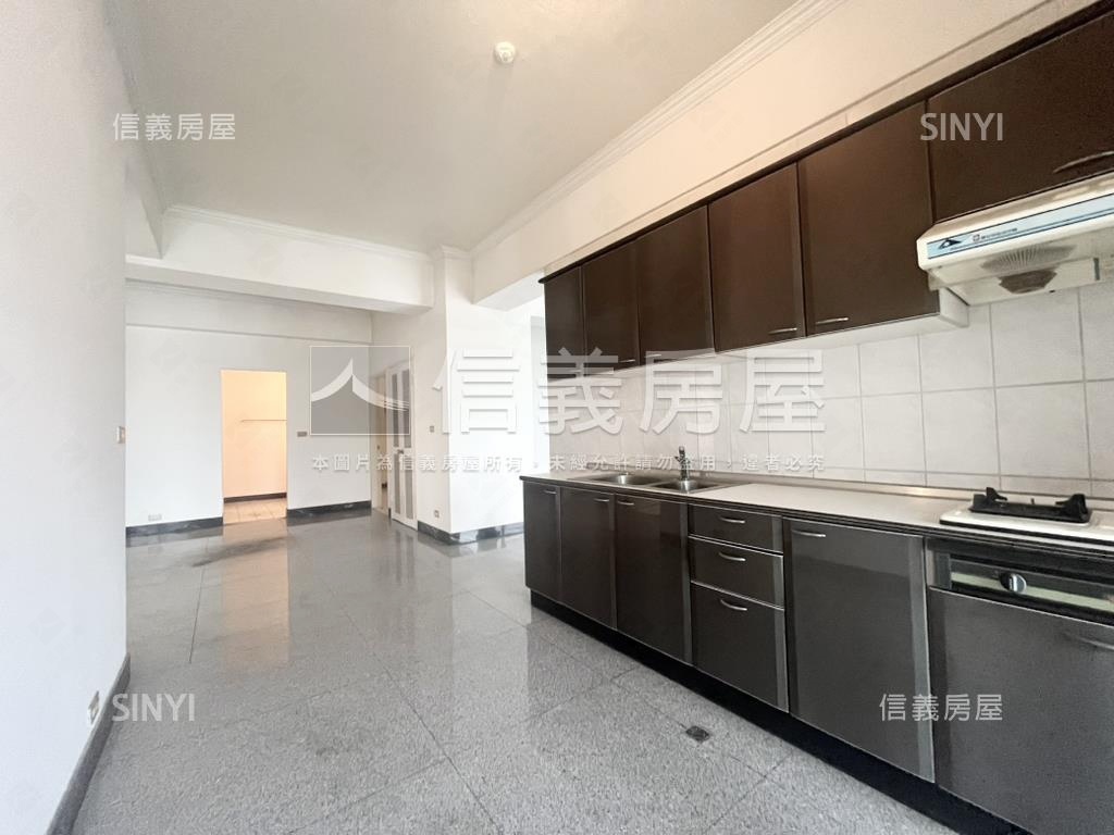 近忠孝國小大坪數四房房屋室內格局與周邊環境