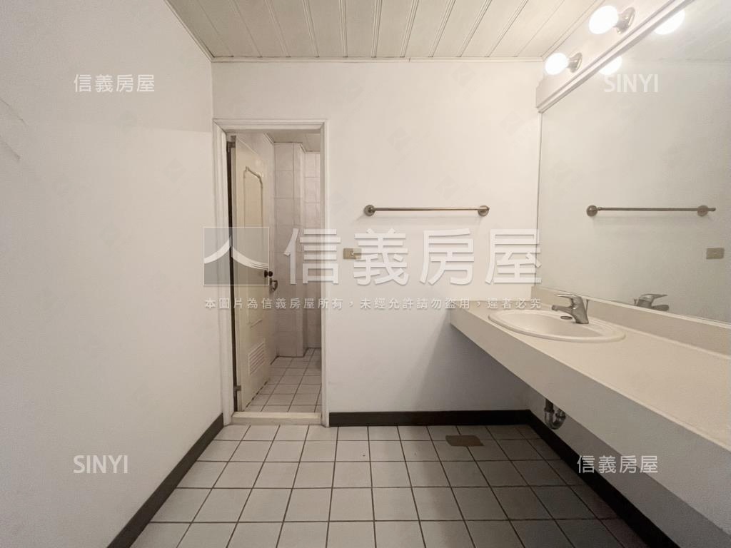 近忠孝國小大坪數四房房屋室內格局與周邊環境