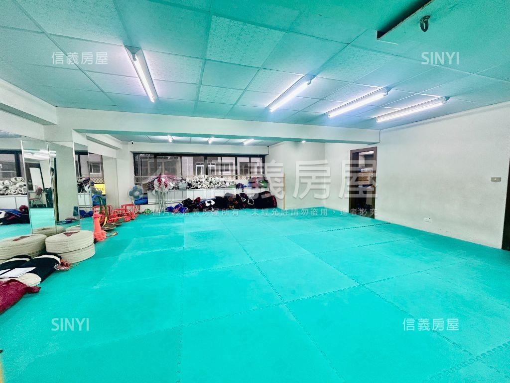 市政府旁二樓辦公室房屋室內格局與周邊環境