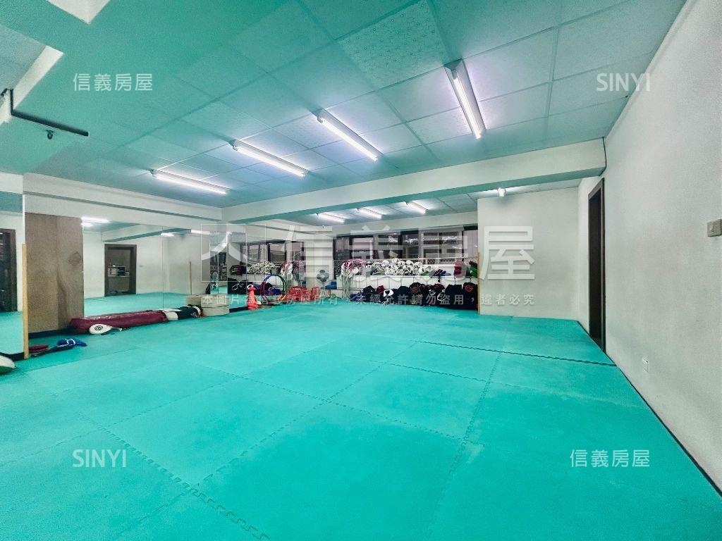 市政府旁二樓辦公室房屋室內格局與周邊環境