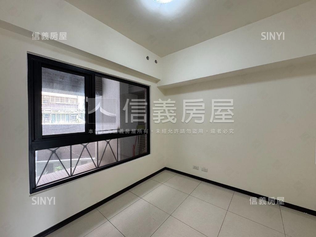 主推康寧屋齡新兩房屋況佳房屋室內格局與周邊環境