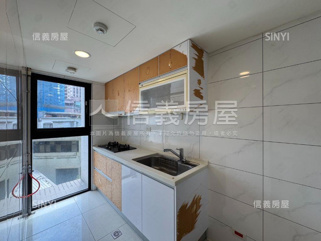 主推康寧屋齡新兩房屋況佳房屋室內格局與周邊環境