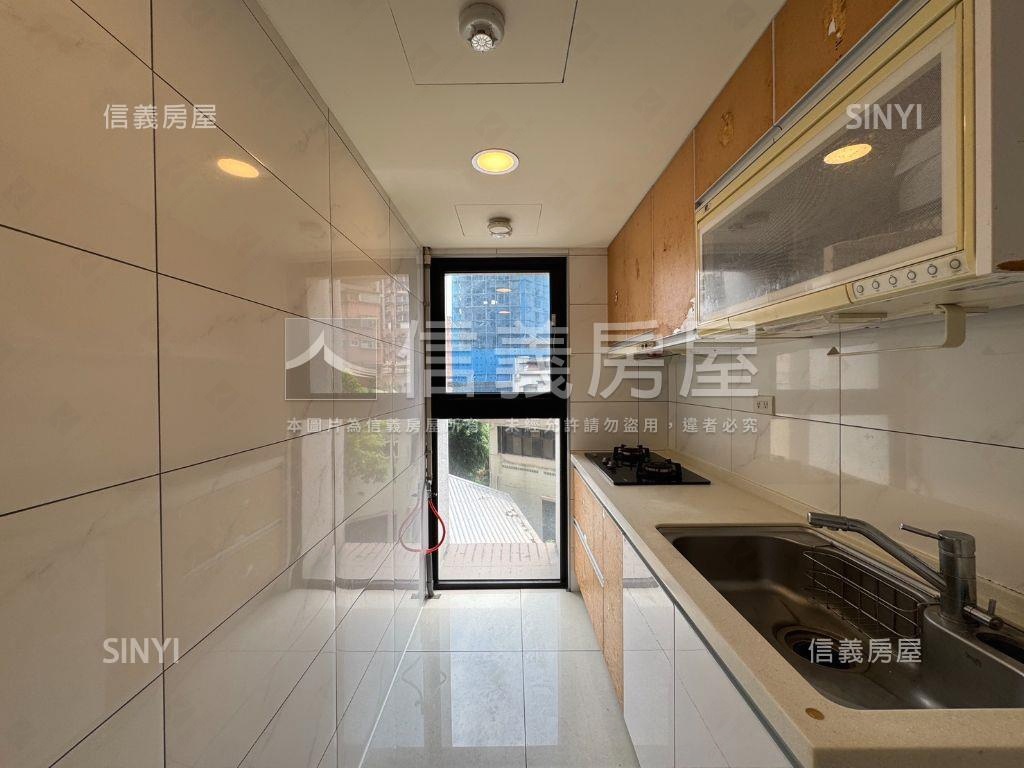 主推康寧屋齡新兩房屋況佳房屋室內格局與周邊環境