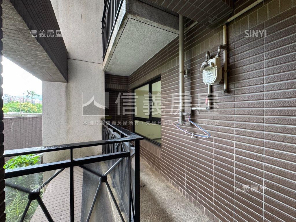 主推康寧屋齡新兩房屋況佳房屋室內格局與周邊環境