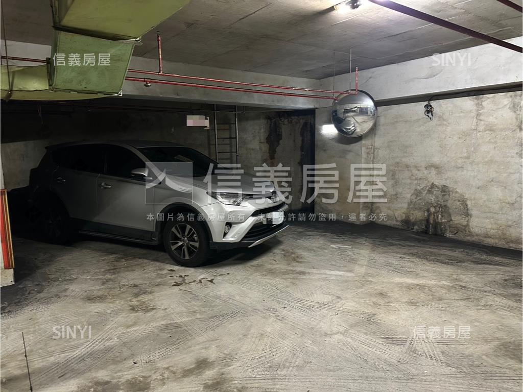 忠孝名宮平面大車位房屋室內格局與周邊環境