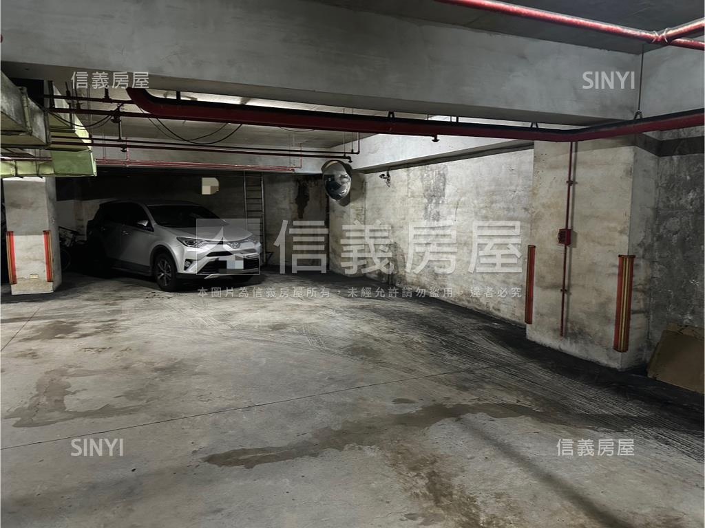 忠孝名宮平面大車位房屋室內格局與周邊環境