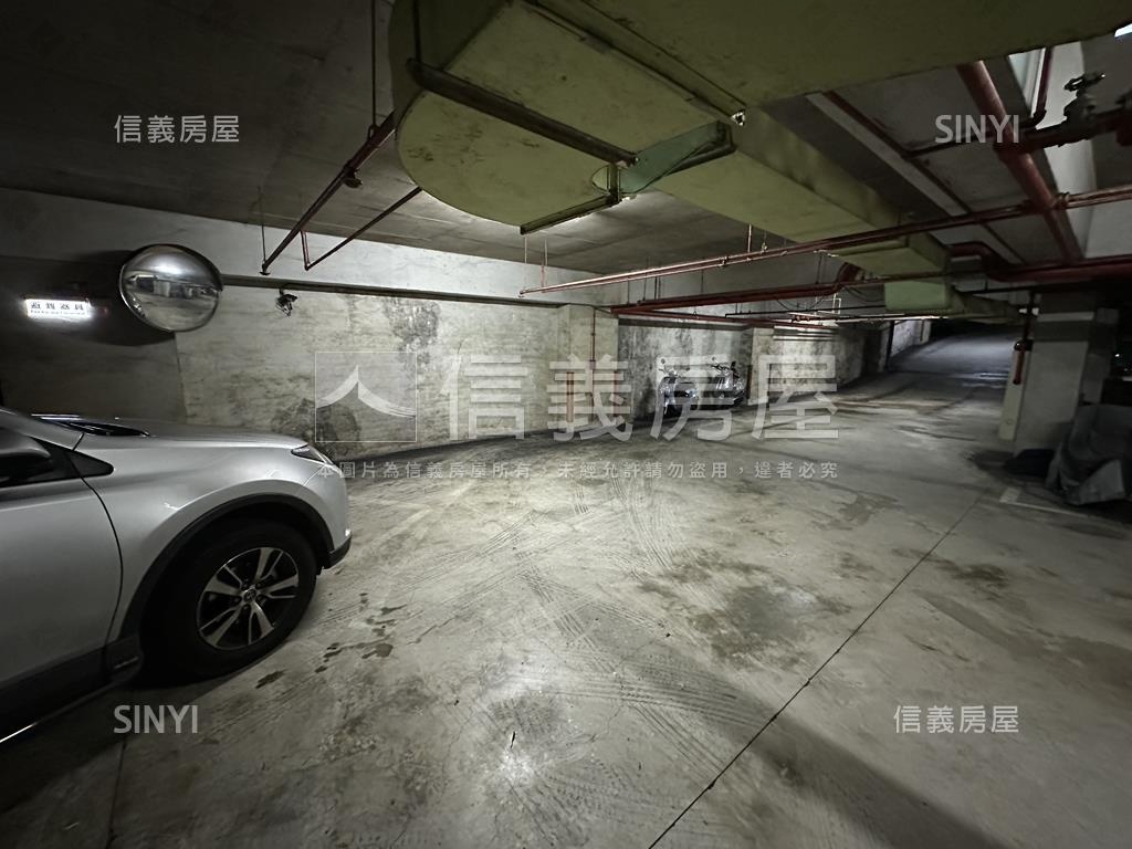 忠孝名宮平面大車位房屋室內格局與周邊環境