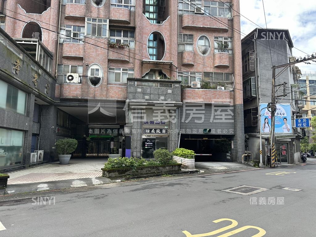 忠孝名宮平面大車位房屋室內格局與周邊環境