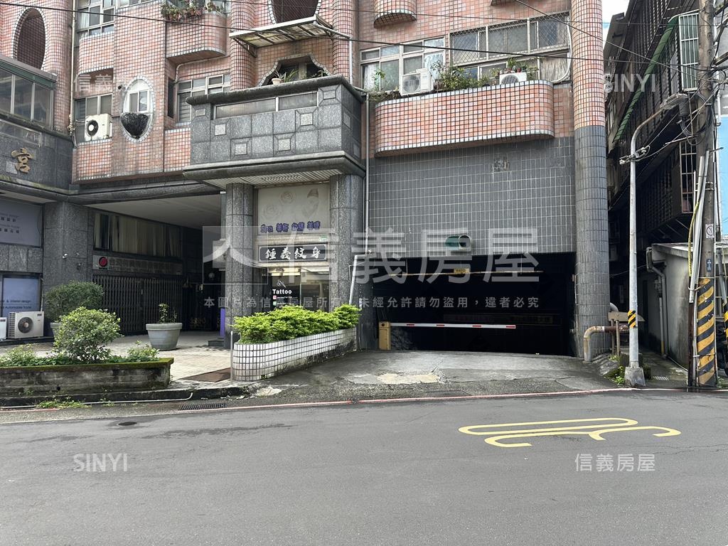 忠孝名宮平面大車位房屋室內格局與周邊環境