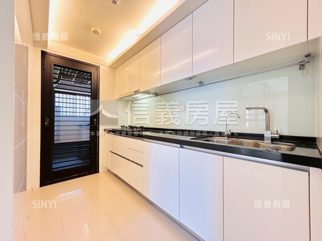 專任經國Ｃｉｔｙ三房車位房屋室內格局與周邊環境