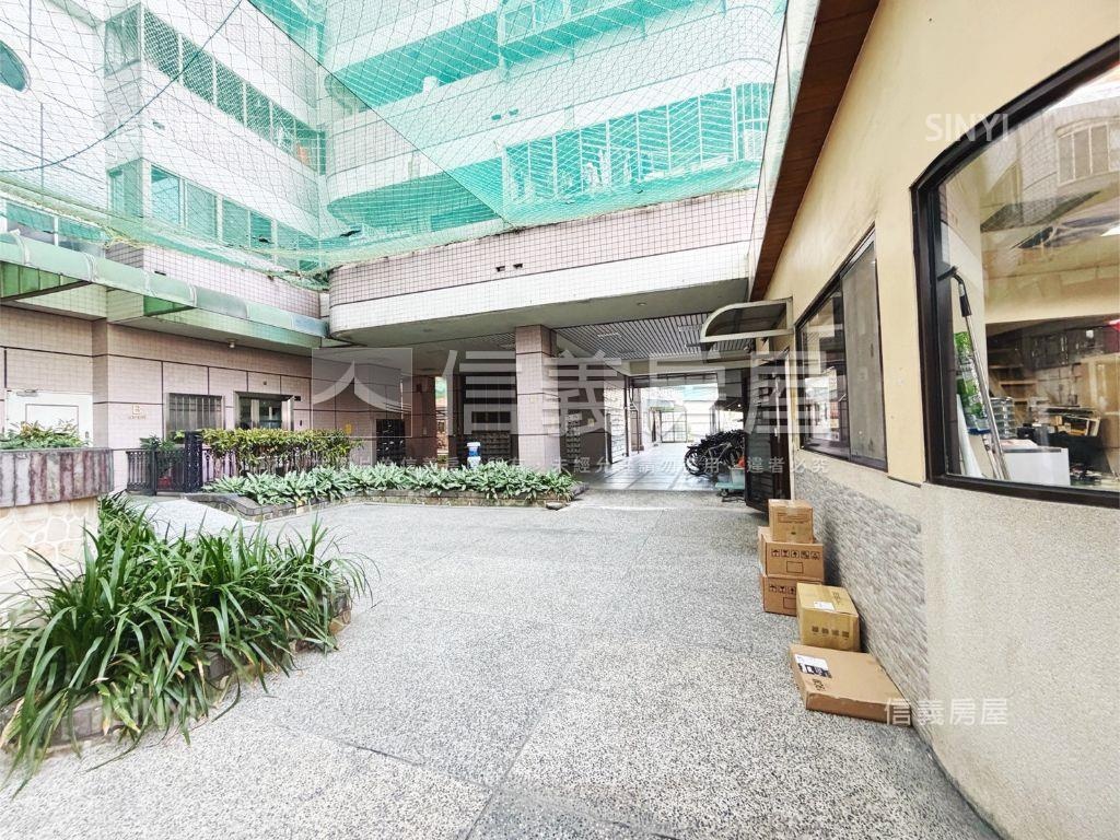 潭子四房車位視野戶房屋室內格局與周邊環境