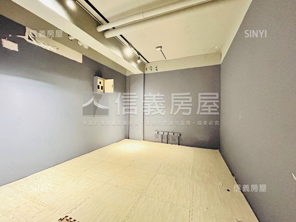 松江南京☆捷運面寬金店面房屋室內格局與周邊環境