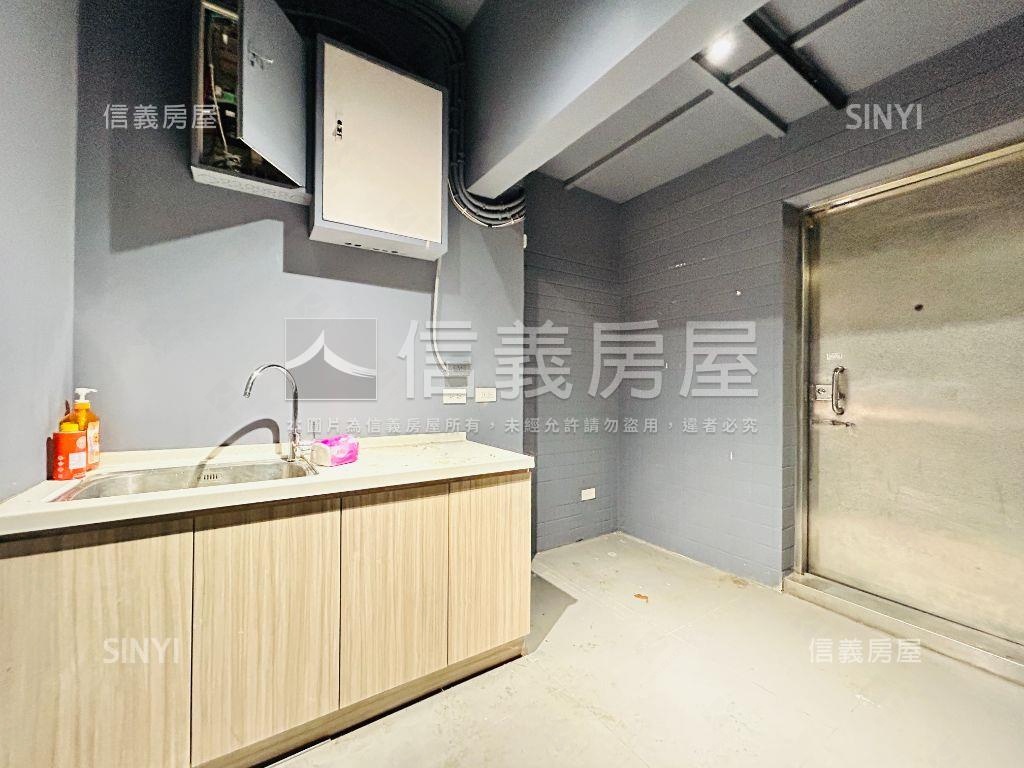 松江南京☆捷運面寬金店面房屋室內格局與周邊環境