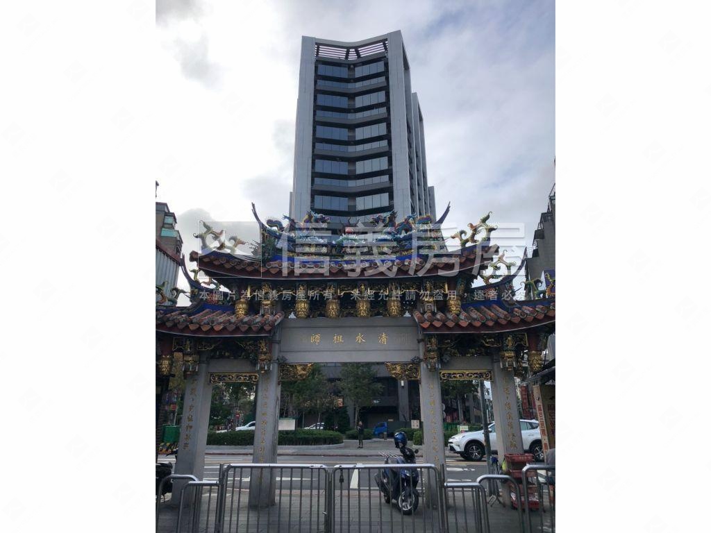 正西寧南路內梯頂加房屋室內格局與周邊環境