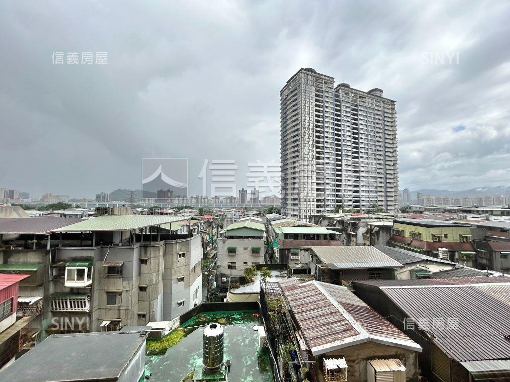 朝代三房坡道平面車位房屋室內格局與周邊環境