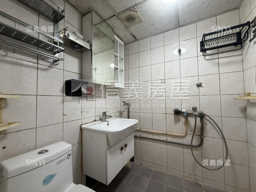 領帶城精美附平車房屋室內格局與周邊環境