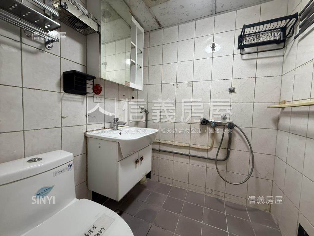 領帶城精美附平車房屋室內格局與周邊環境