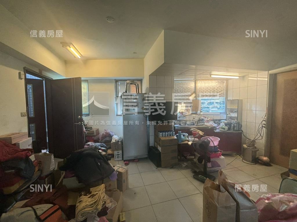 忠孝電梯採光華廈房屋室內格局與周邊環境
