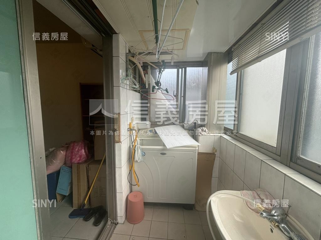 忠孝電梯採光華廈房屋室內格局與周邊環境