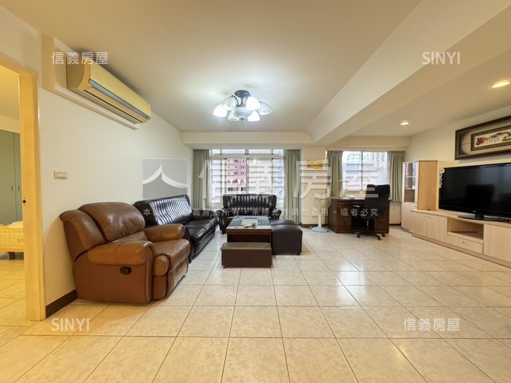 觀賞愛河採光明亮大三房房屋室內格局與周邊環境