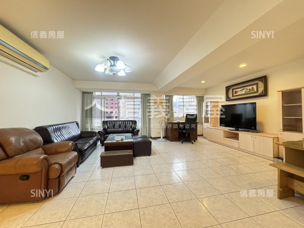 觀賞愛河採光明亮大三房房屋室內格局與周邊環境