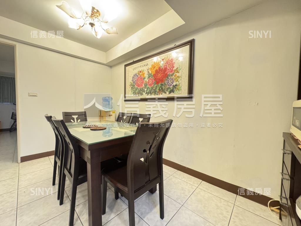 觀賞愛河採光明亮大三房房屋室內格局與周邊環境