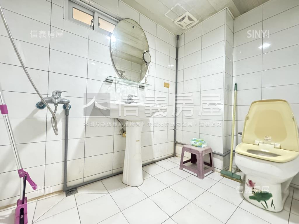 觀賞愛河採光明亮大三房房屋室內格局與周邊環境