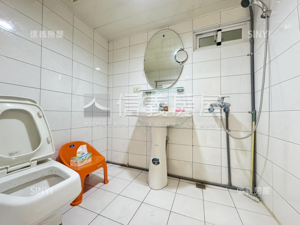 觀賞愛河採光明亮大三房房屋室內格局與周邊環境