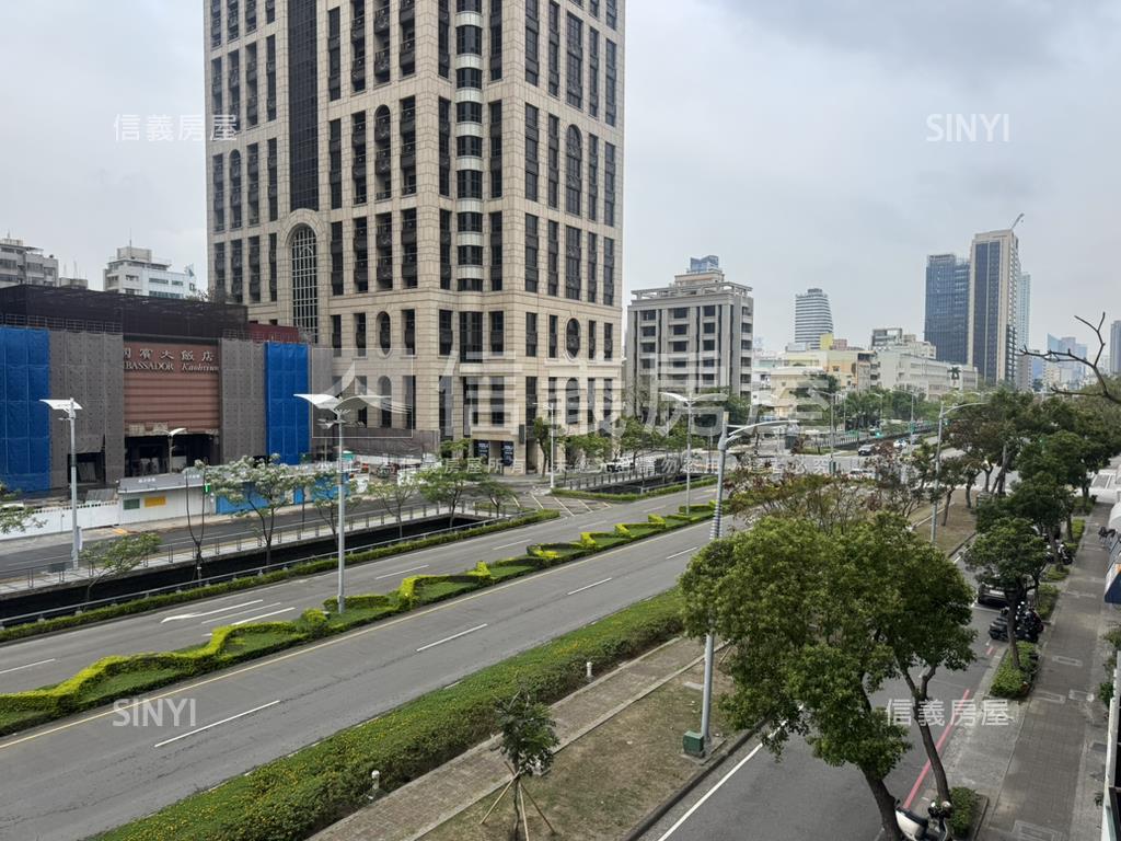 觀賞愛河採光明亮大三房房屋室內格局與周邊環境