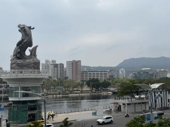 觀賞愛河採光明亮大三房