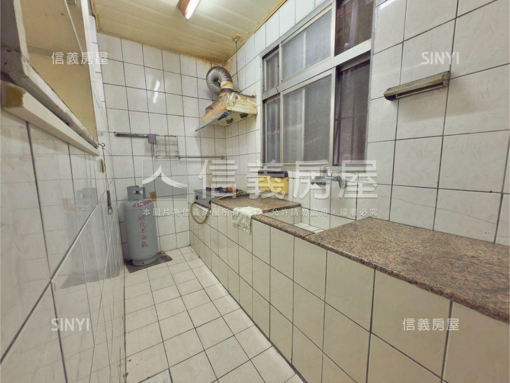 近輕軌方正三樓房屋室內格局與周邊環境