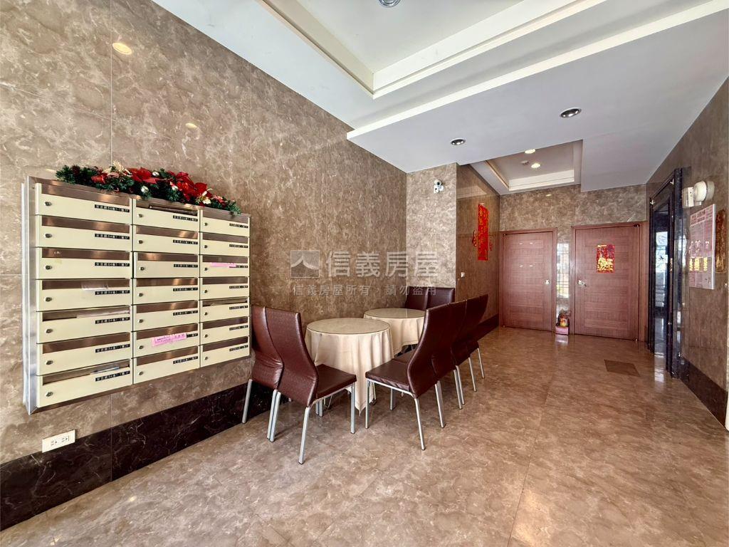 合唐電梯三房尊爵頂戶Ｂ房屋室內格局與周邊環境