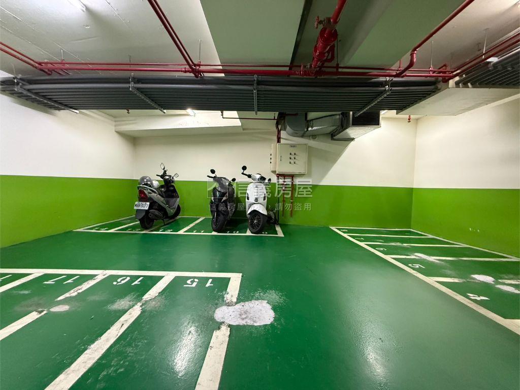 合唐電梯三房尊爵頂戶Ｂ房屋室內格局與周邊環境