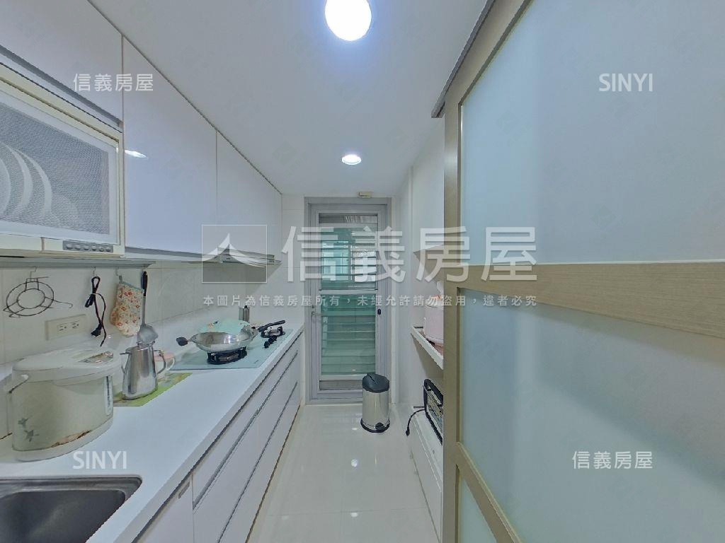 土城挑高３房‧合協京城房屋室內格局與周邊環境