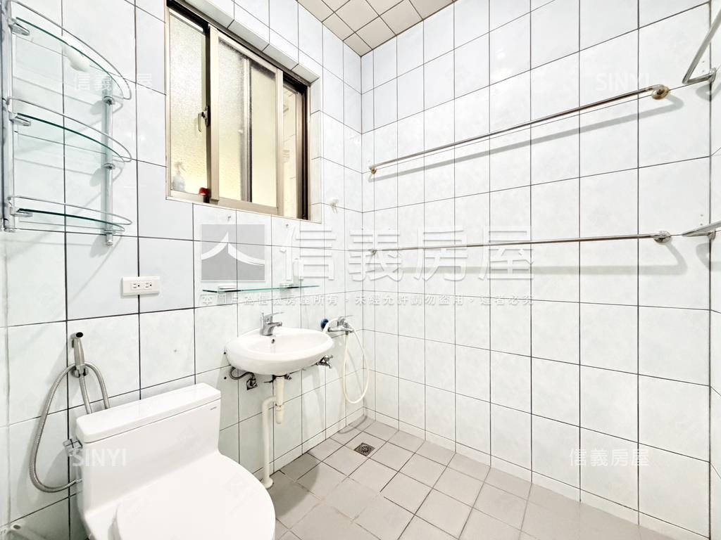 佳瑪商圈前後陽台邊間三樓房屋室內格局與周邊環境