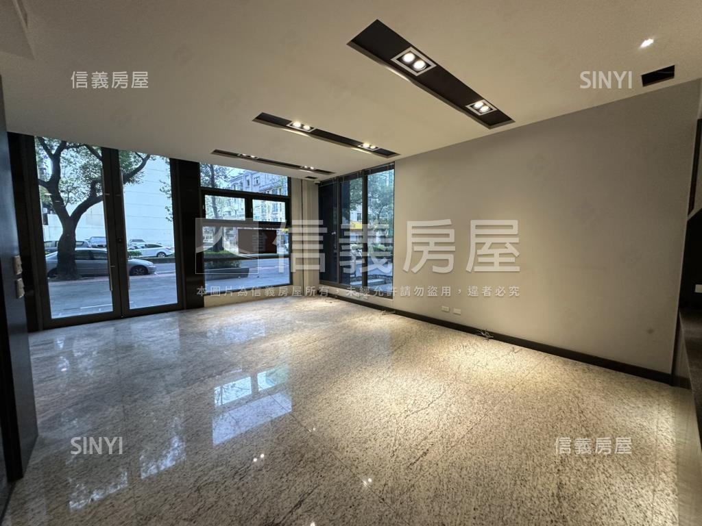 兩面採光面寬約８米店面房屋室內格局與周邊環境