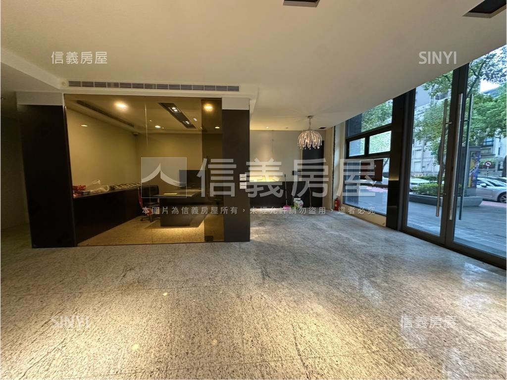 兩面採光面寬約８米店面房屋室內格局與周邊環境