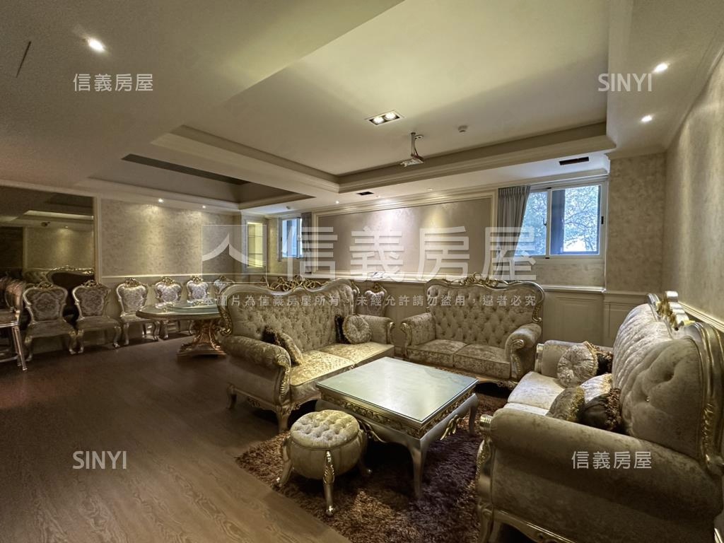 兩面採光面寬約８米店面房屋室內格局與周邊環境