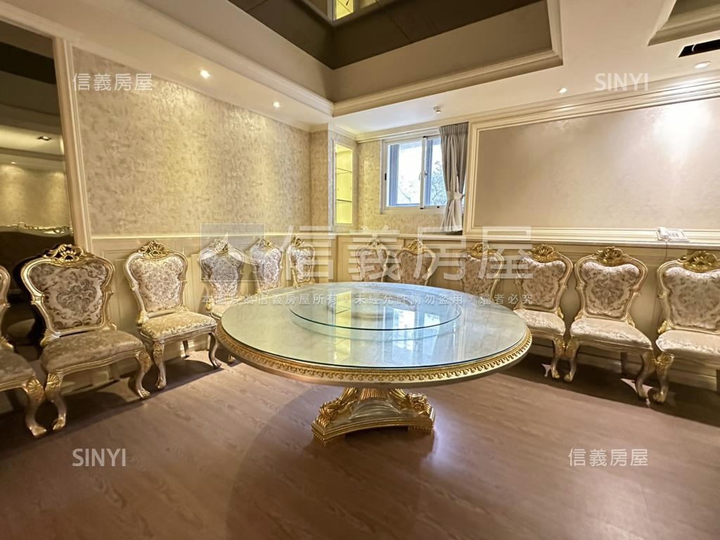 兩面採光面寬約８米店面房屋室內格局與周邊環境