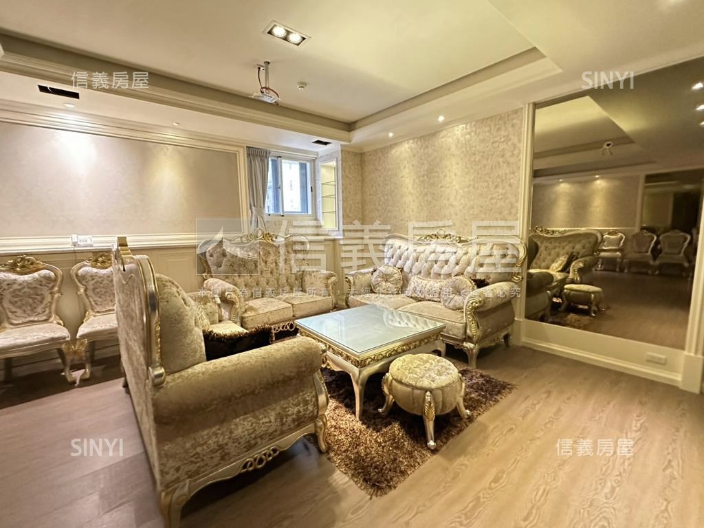 兩面採光面寬約８米店面房屋室內格局與周邊環境