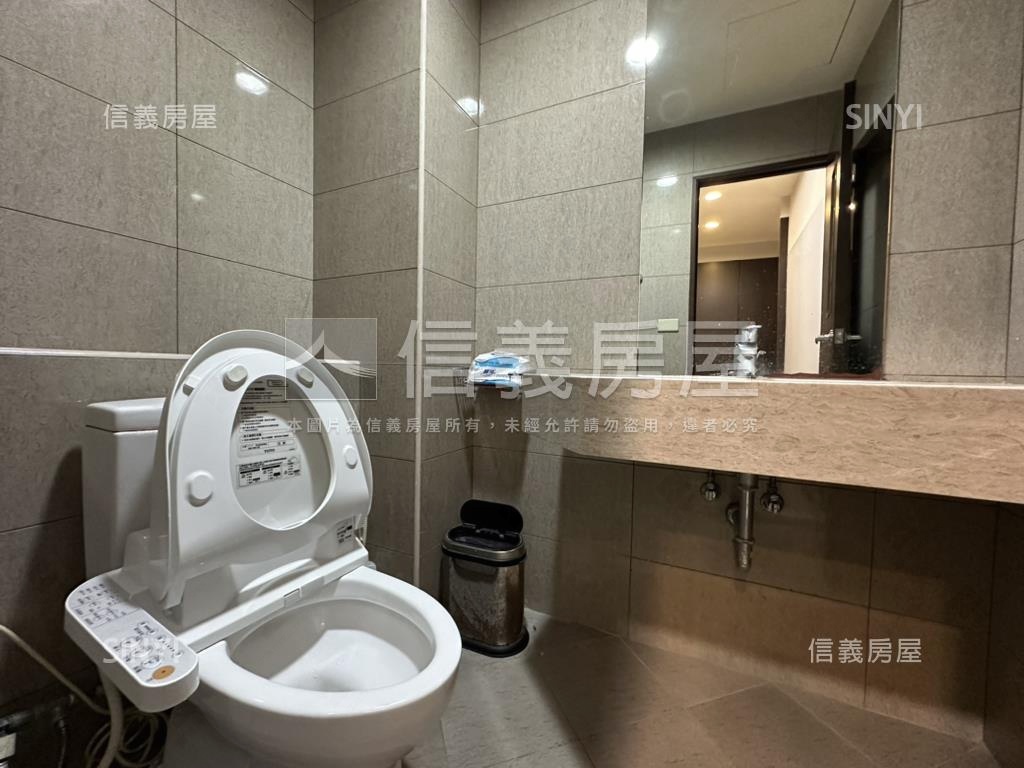 兩面採光面寬約８米店面房屋室內格局與周邊環境