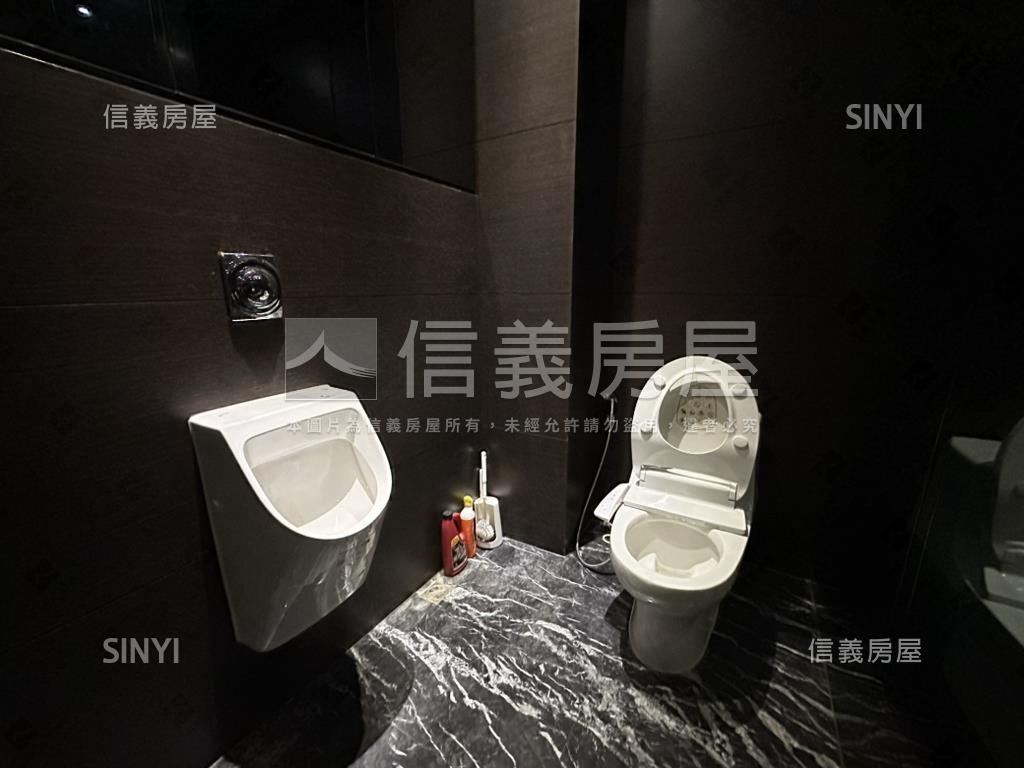 兩面採光面寬約８米店面房屋室內格局與周邊環境