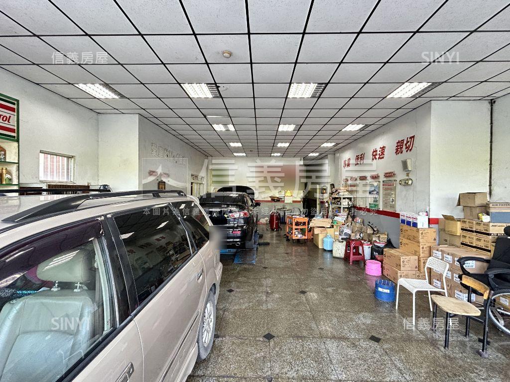 挑高大店面房屋室內格局與周邊環境