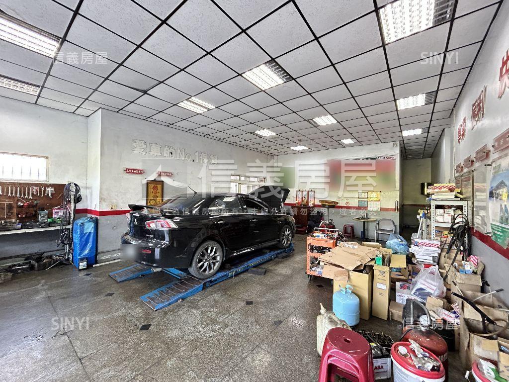 挑高大店面房屋室內格局與周邊環境