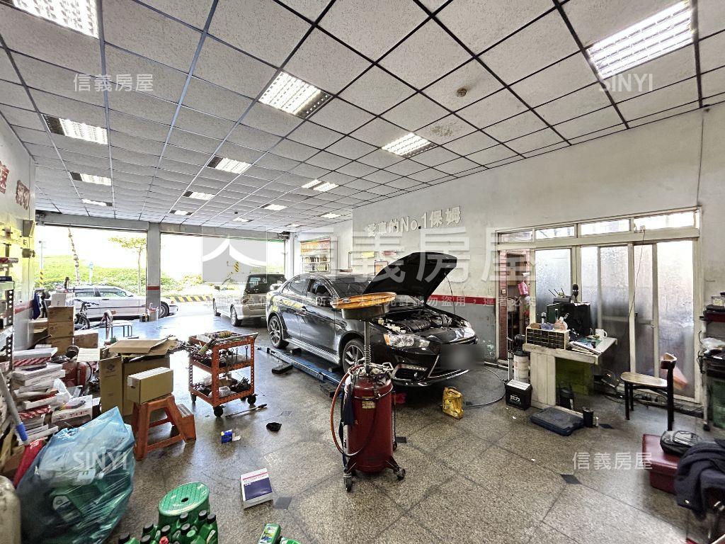 挑高大店面房屋室內格局與周邊環境